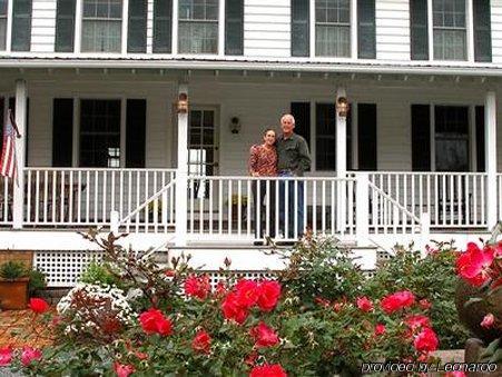 Lazyjack Inn On Dogwood Harbor Tilghman Island Buitenkant foto