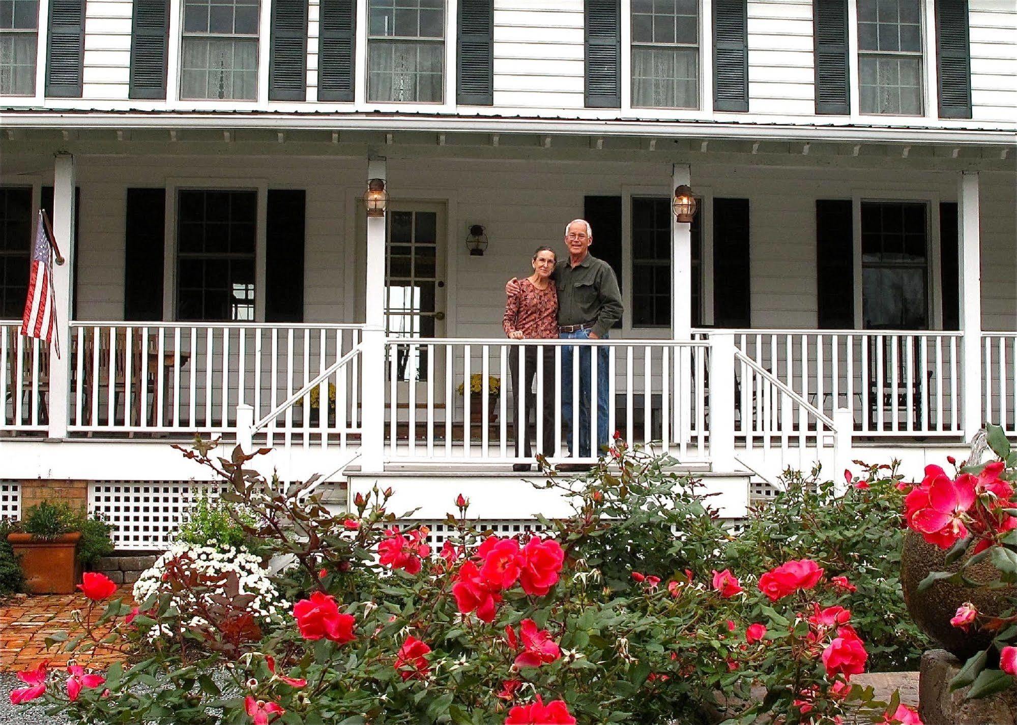 Lazyjack Inn On Dogwood Harbor Tilghman Island Buitenkant foto